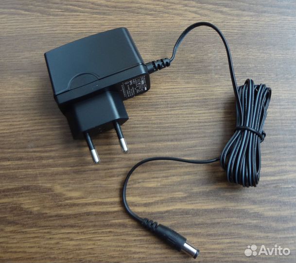 Блок питания от сети вых: 9В 0.6А штекер 5.5х2.1мм