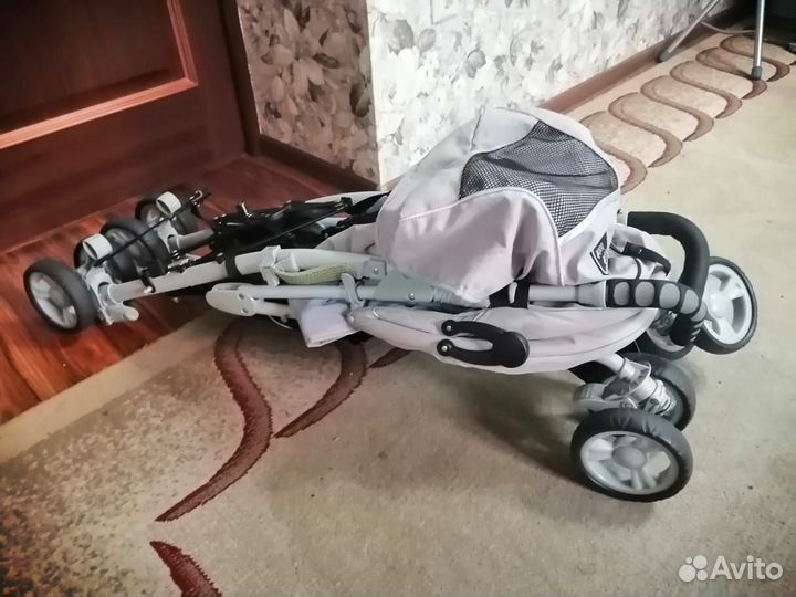 Детская прогулочна коляска