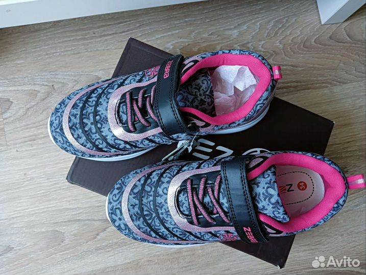 Кроссовки для девочки 34 размер новые