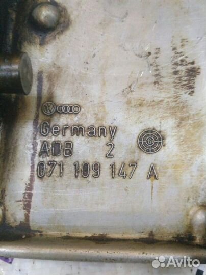 Крышка двигателя передняя Volkswagen Transporter