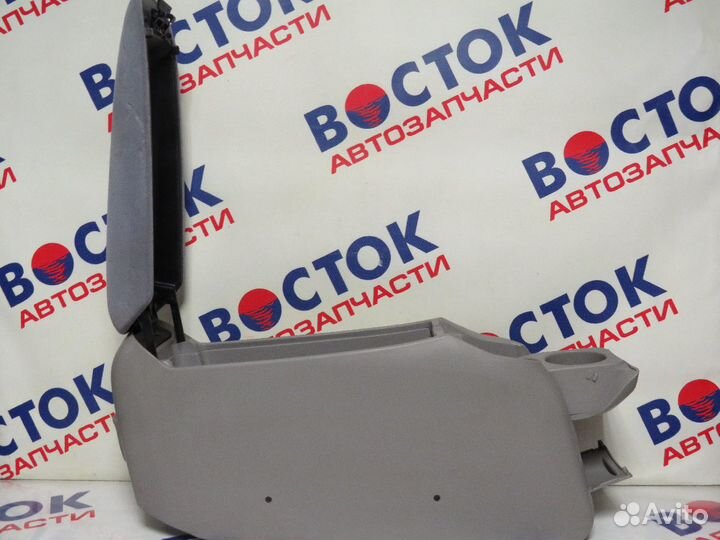 Подлокотник toyota prius NHW10