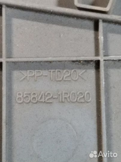 Накладка средней стойки правая Hyundai Solaris 1