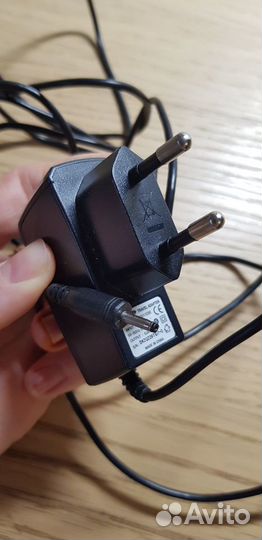 Продам зарядку Samsung узкую