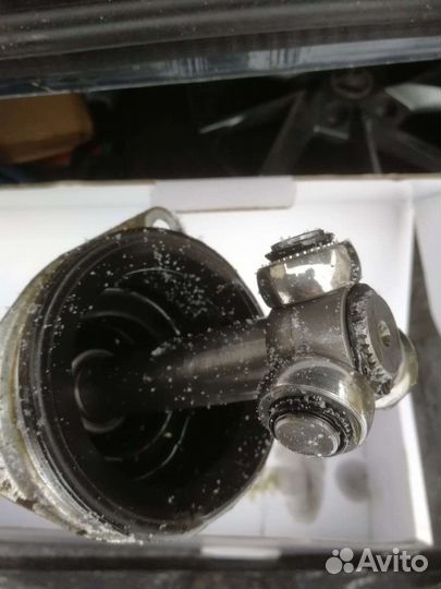 Левый привод Рено Логан 1