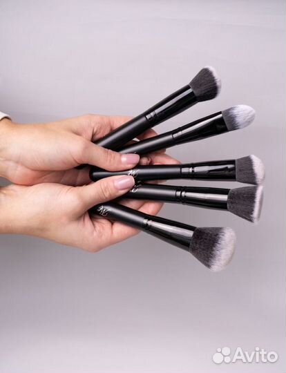 Набор кистей в чехле-подставке