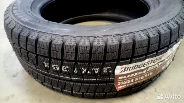 Bridgestone Blizzak Revo GZ 215/65 R16 98S