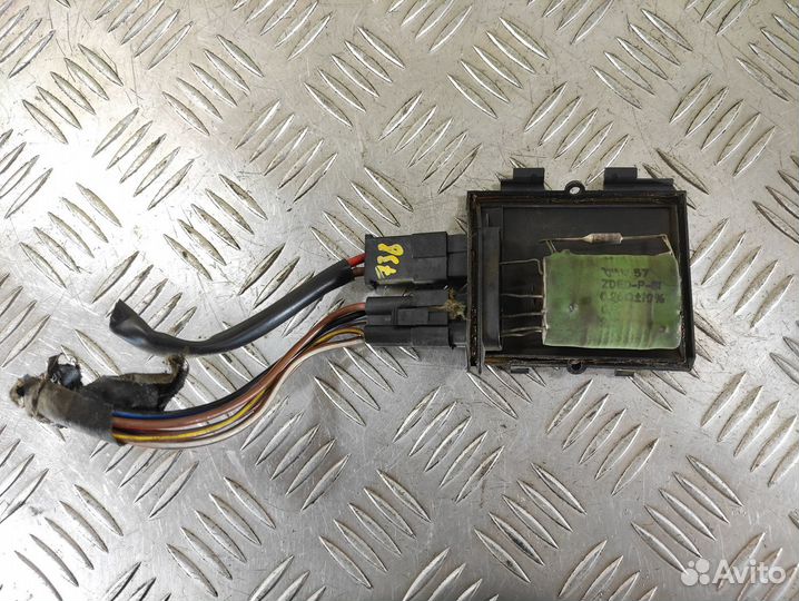 Резистор отопителя Audi 80/90 1986 1991