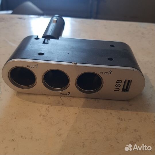 Зарядное устройство на 3 гнезда и USB