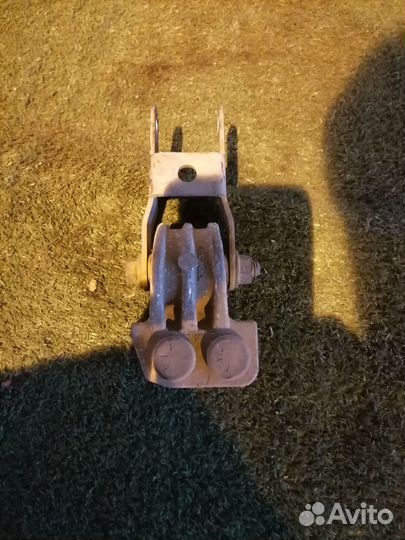 Опора кпп (подушка) 30680750 Volvo S60 V70 XC70 XC