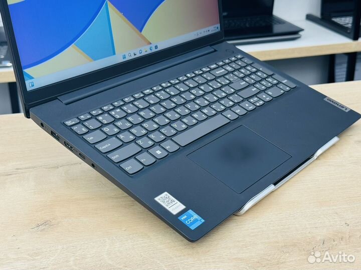 Новенькиц Lenovo full HD Core i3-1215U/ 12 RAM