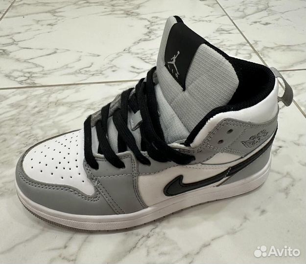 Кроссовки nike air jordan детские 33