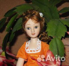 Кукла фарфоровая