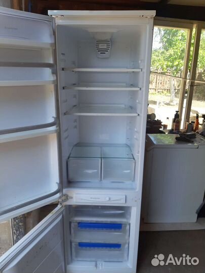 Холодильник встройка