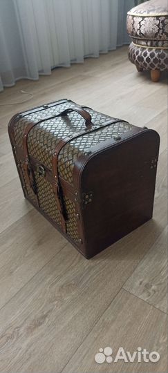 Чемодан интерьерный, декоративный