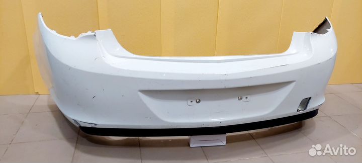 Opel Astra J седан Бампер задний б/у оригинал