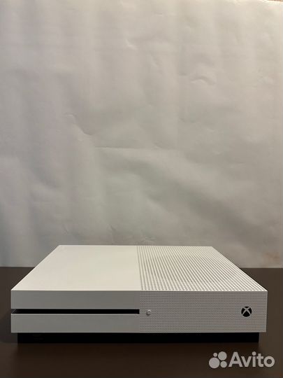 Игровая приставка Microsoft XBox One S