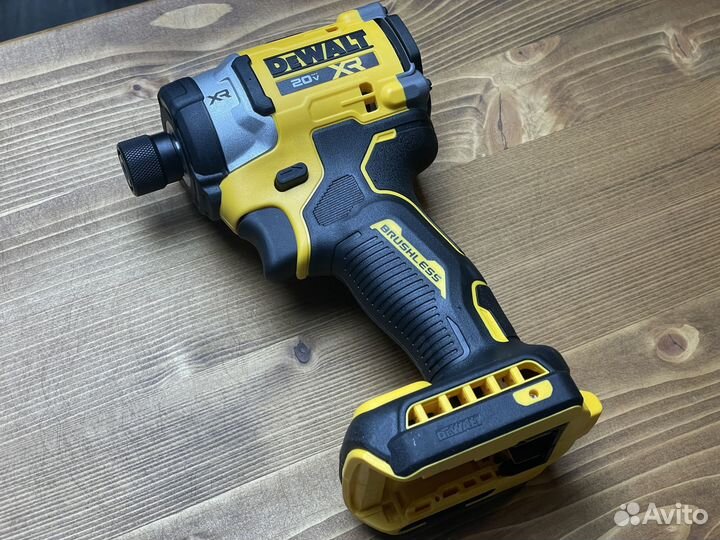 Dewalt DCF860 импульсный винтоверт