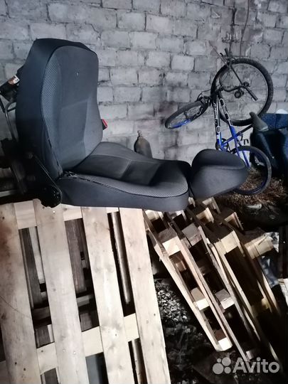 Сидения передние от ваз 21099