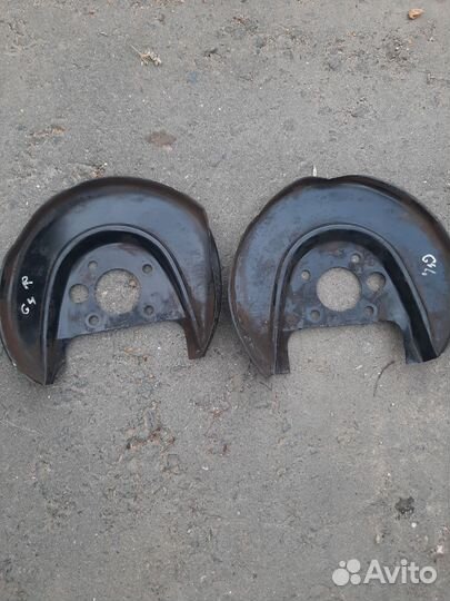 Пыльник тормозного диска VW Colf4 Bora 1J0615611D