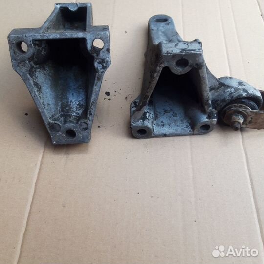Крепленияя коробки ауди 100 200 с3