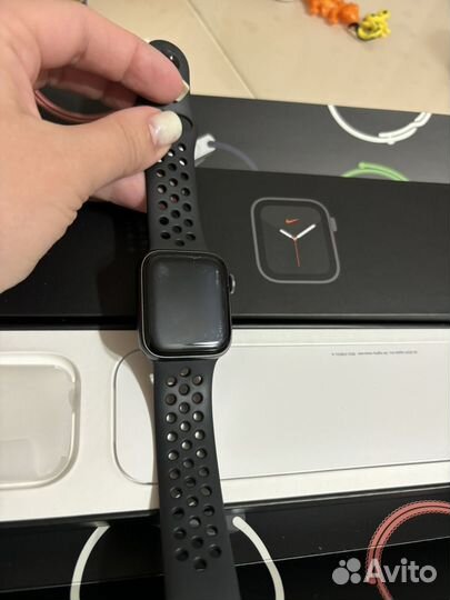 Часы Apple watch se 40mm nike sport