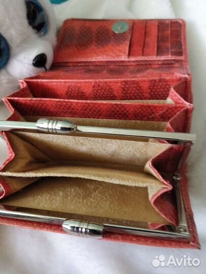 Кошелек из кожи морской змеи