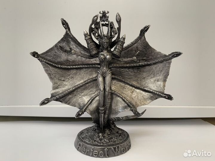 Статуэтка Perfect World