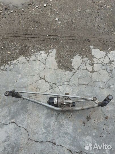 Рено Логан 1. Трапеция дворников