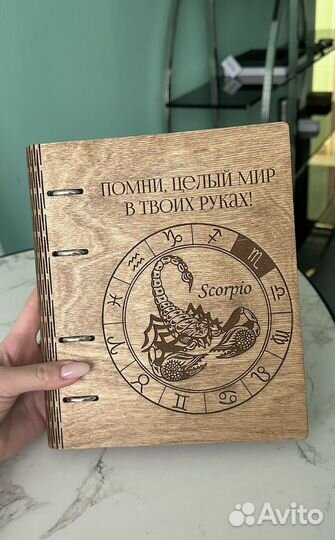 Ежедневник из дерева и кожи