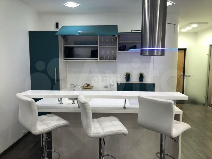 2-к. квартира, 54 м², 8/17 эт.