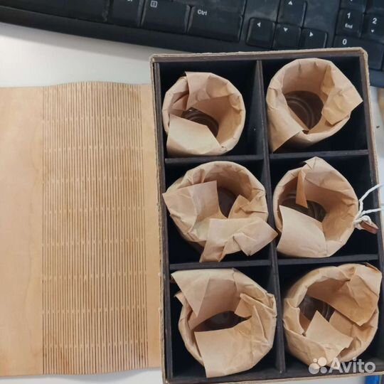 Книга со стаканчиками