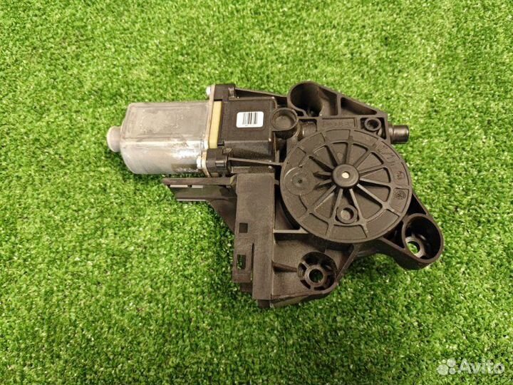 Мотор стеклоподъемника левый Ford Focus 2 хэтчбек