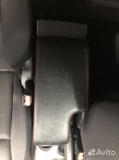 Подлокотник консоль на Nissan juke