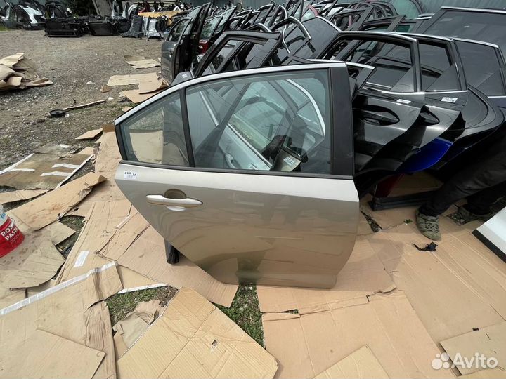 Задняя правая дверь Тойота Королла Е210