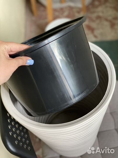 Пластиковое кашпо для цветов 