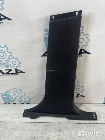 Обшивка средней правой стойки Ford Focus 3