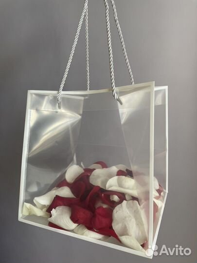 Лепестки роз к 14 февраля