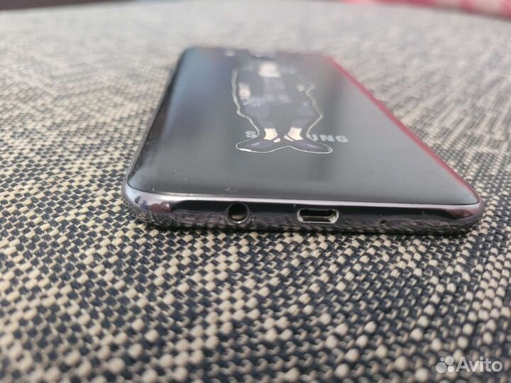 Телефон Samsung J7 2016