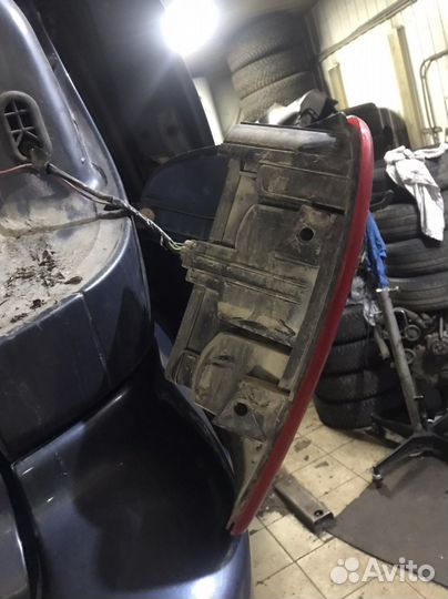 Задние фонари АКПП Dodge caravan