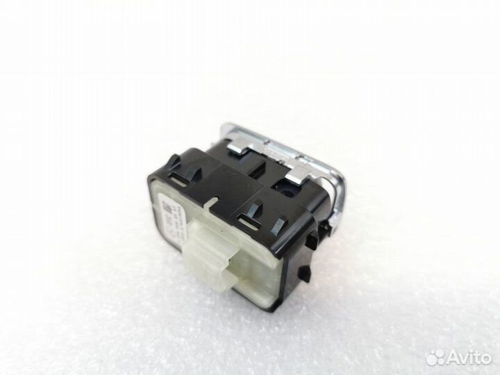 Кнопка стеклоподъемника задняя левая Mercedes-Benz