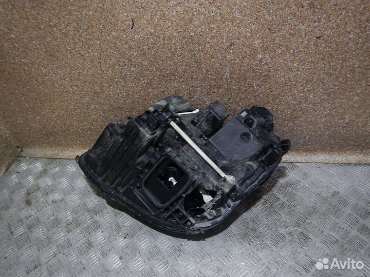 Фара правая Mercedes-Benz E-Class