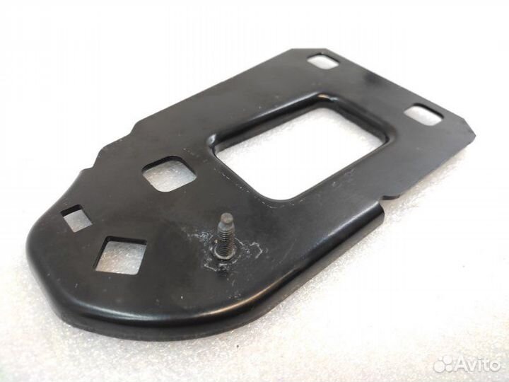 Кронштейн усилителя бампера передний левый Audi A4