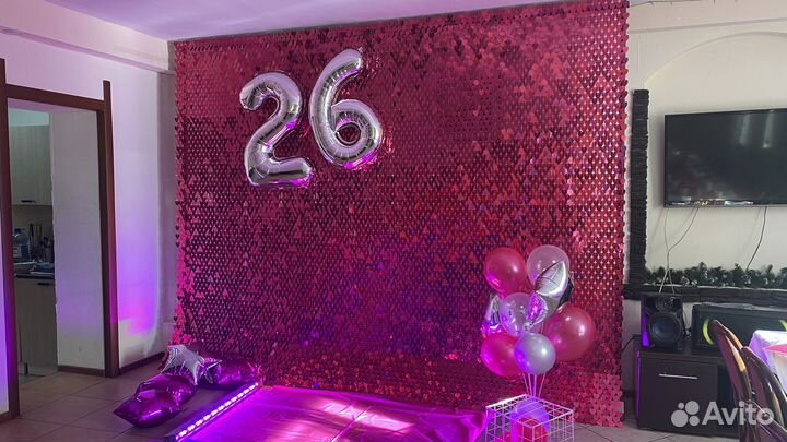 Фотозона из пайеток на выпускной разные цвета