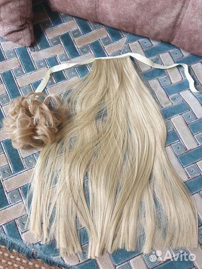 Волосы на заколках блонд шиньон