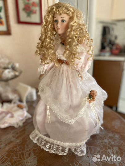 Кукла фарфоровая коллекционная
