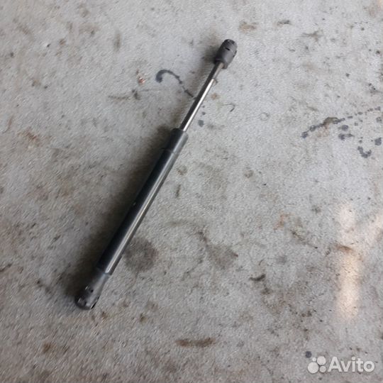 Амортизатор крышки багажника Форд Фокус 2 седан