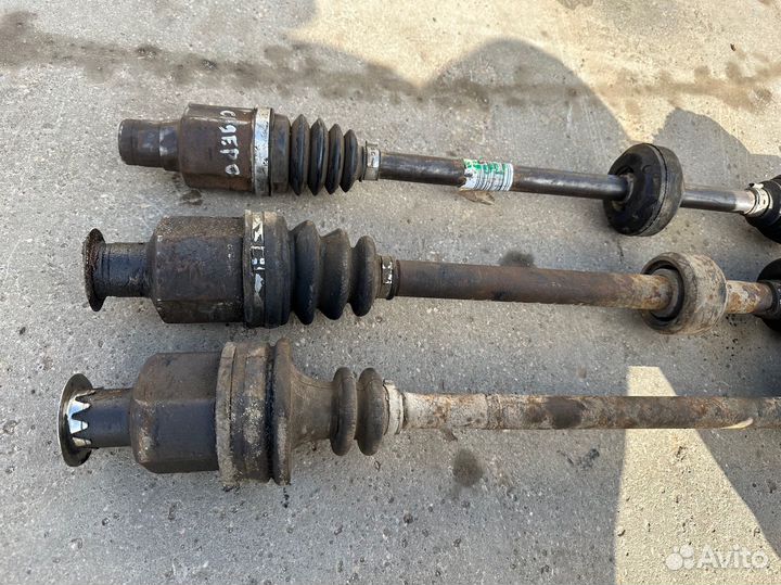 Привод (полуось) передний правый Renault Logan