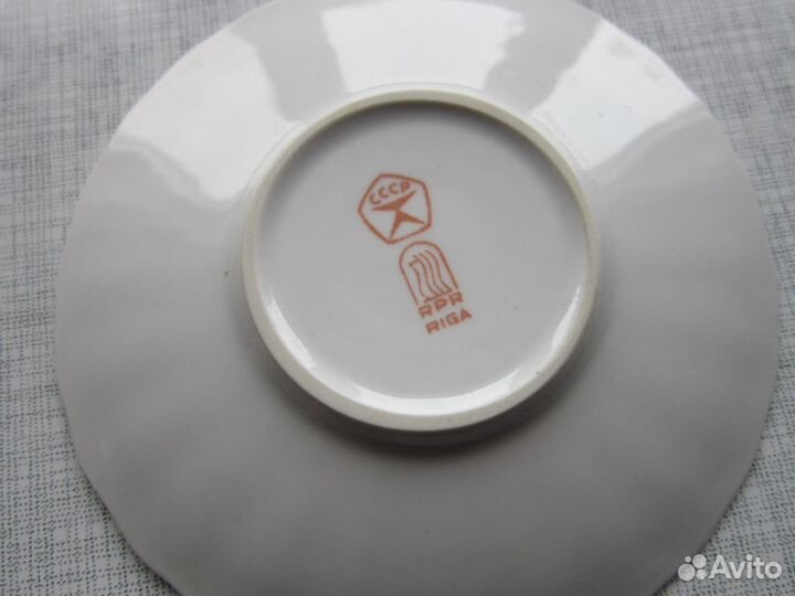 Сервиз, фужеры, вазы, рюмки, стаканы, термос, ключ