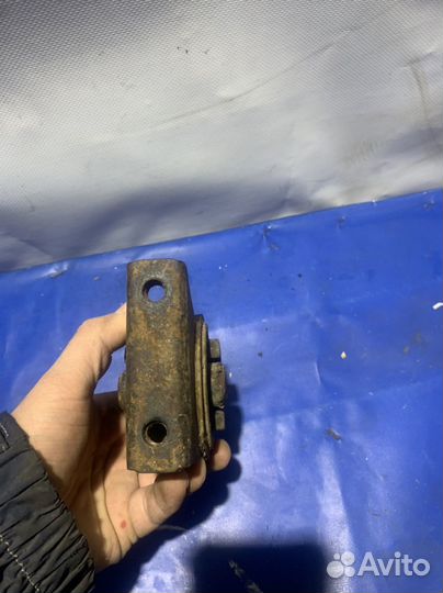 Подушка двигателя передняя toyota corolla ee90 2e