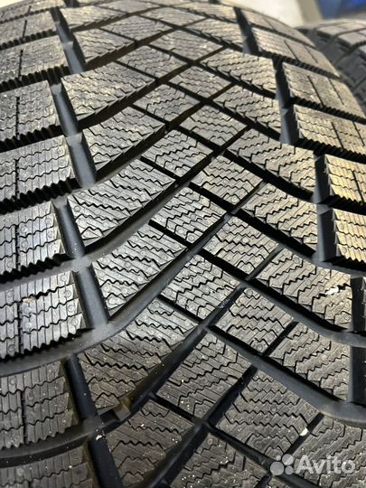 Pirelli Ice Zero FR 235/55 R18